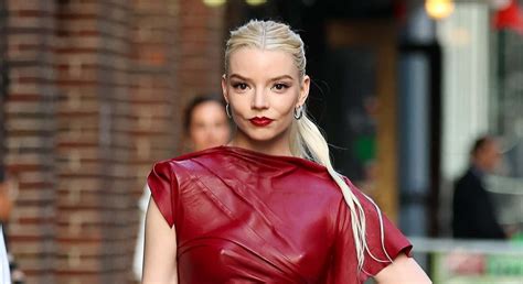 anya taylor-joy tetas|El sensual topless de Anya Taylor